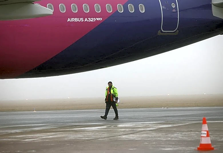Airbus probes A321neo flaw as repair plan eases disruption