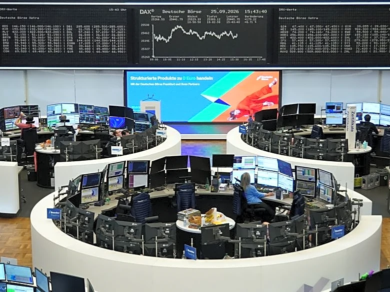 European shares rise as UK homebuilder rally offsets oil, bond pressures