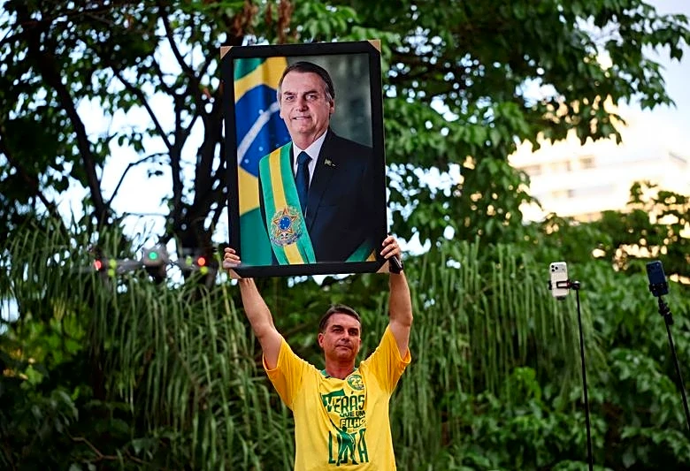 In run for Brazil's presidency, Flavio Bolsonaro tests staying power of his father's legacy
