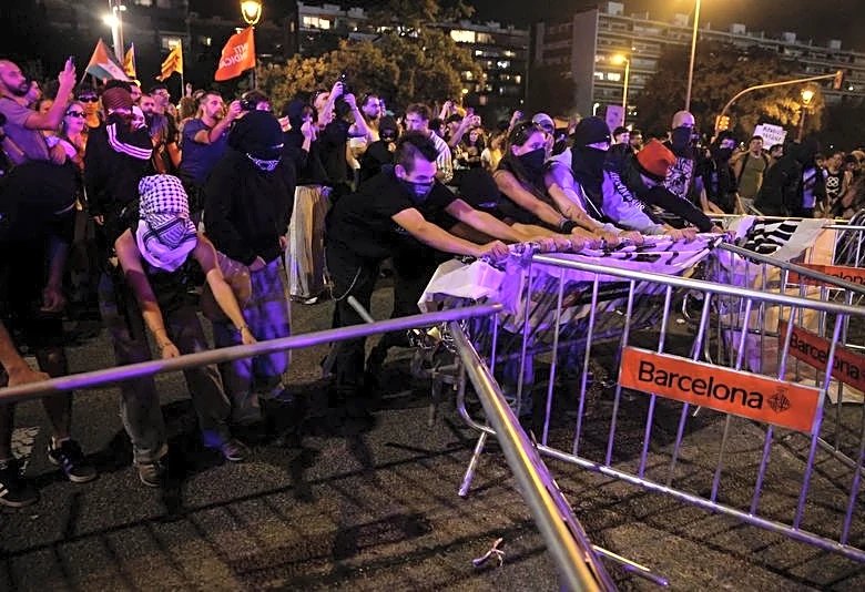 Protesters demand Spanish government limit evictions, pensioner to return home