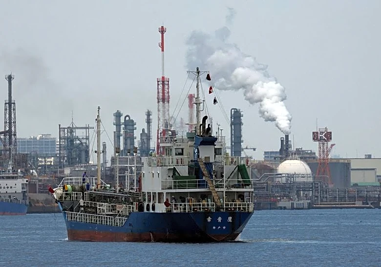 Oil prices rise for second session on continued Middle East supply concerns