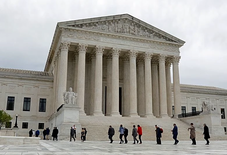 US Supreme Court mulls immigrant detention, gambling, Ten Commandments cases