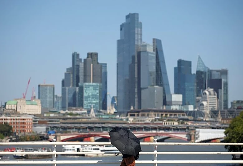UK business morale hits 17-month low, Lloyds says