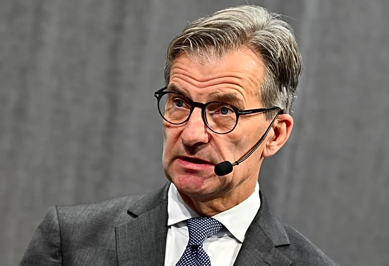 Basel chief says risks becoming more interconnected as international cooperation wanes