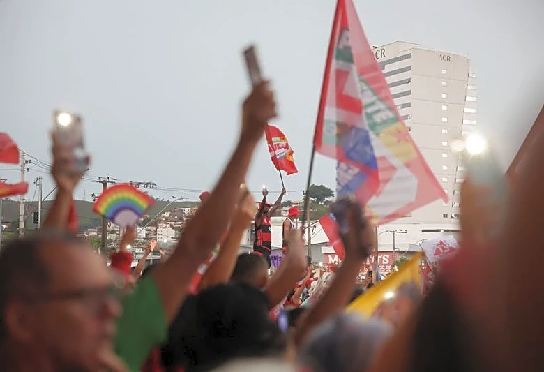 Brazil vote approaches with Lula and Bolsonaro polling in close race