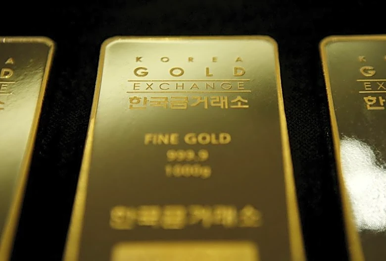 Analysis-Entrenched premium leaves gold primed to climb despite surge in US bond yields