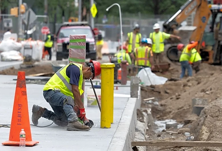US construction spending surges in August