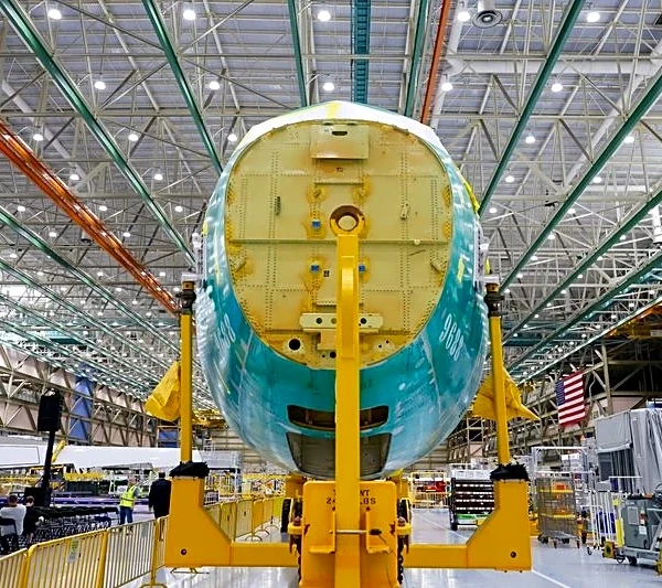 US factory orders increase slightly in August