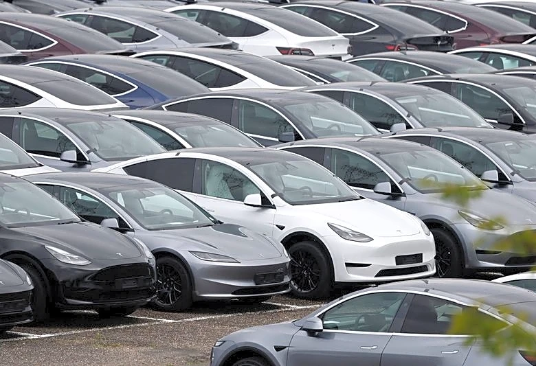 Tesla's car business back on growth path as deliveries beat forecasts