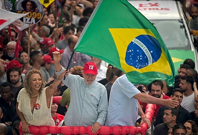 Lula ahead in polls for Brazil's first-round vote; runoff likely