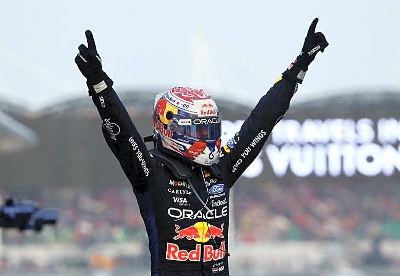 Motor racing-Verstappen wins chaotic rain-delayed Bahrain Grand Prix in Malaysia