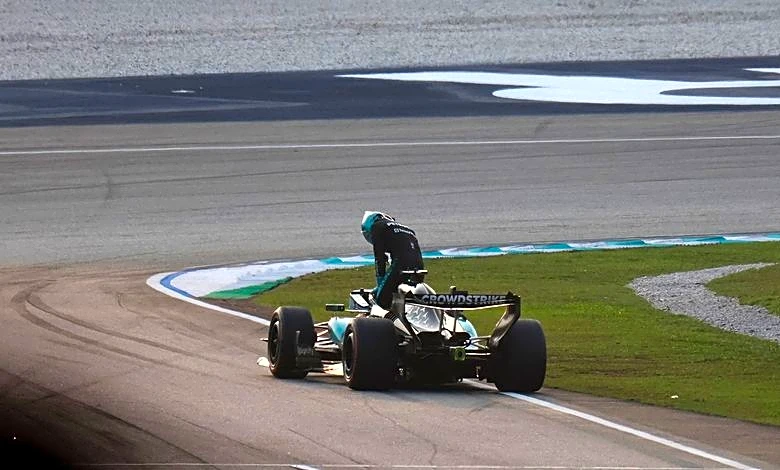 Motor racing-Russell's championship dreams hit by cruel power unit failure in Sepang