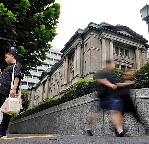 Reflationist ex-BOJ policymaker calls end to low rates, big spending