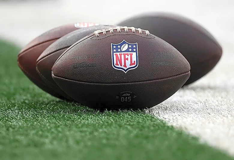 Reports: NFL looking into official’s apparent profanity at player