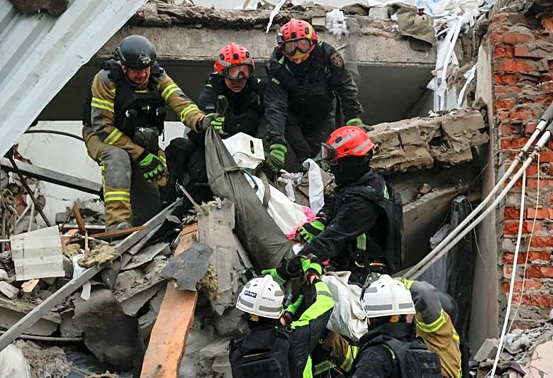 Russian attack kills five in Ukraine's Kharkiv, shatters residences