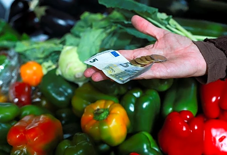 Euro faces political, fiscal reckoning as it hovers near 17-month low