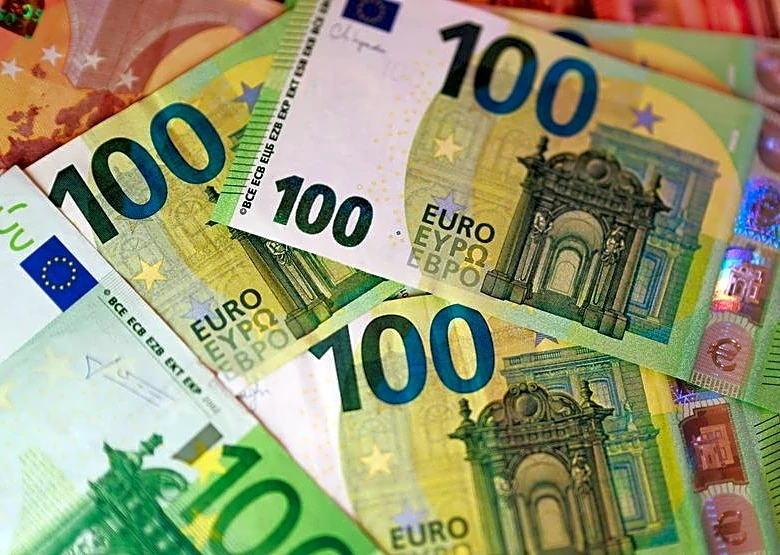 Euro bounces as decline in French bond yields cools debt jitters