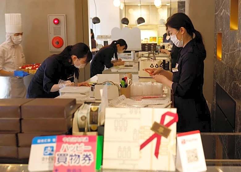 Japan's real wages rise for eighth straight month in August