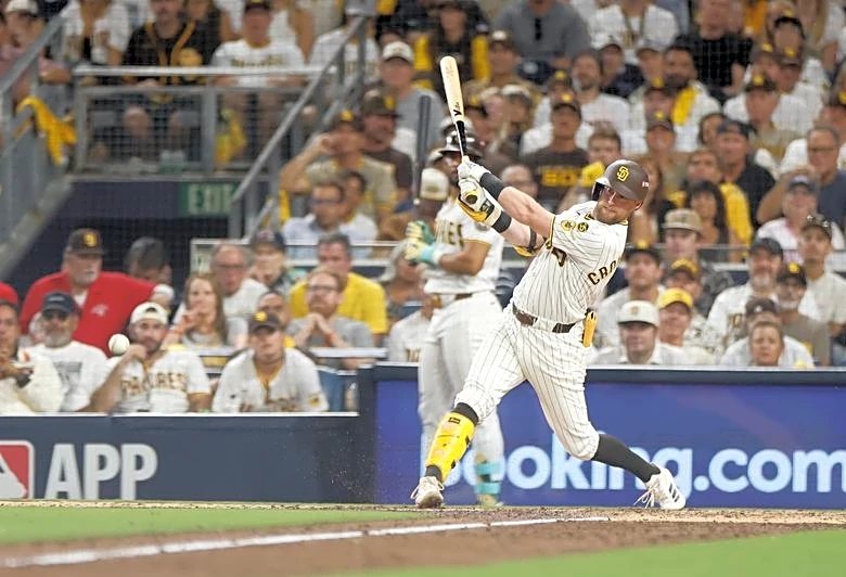 Padres come up with clutch efforts, beat Brewers to force Game 4