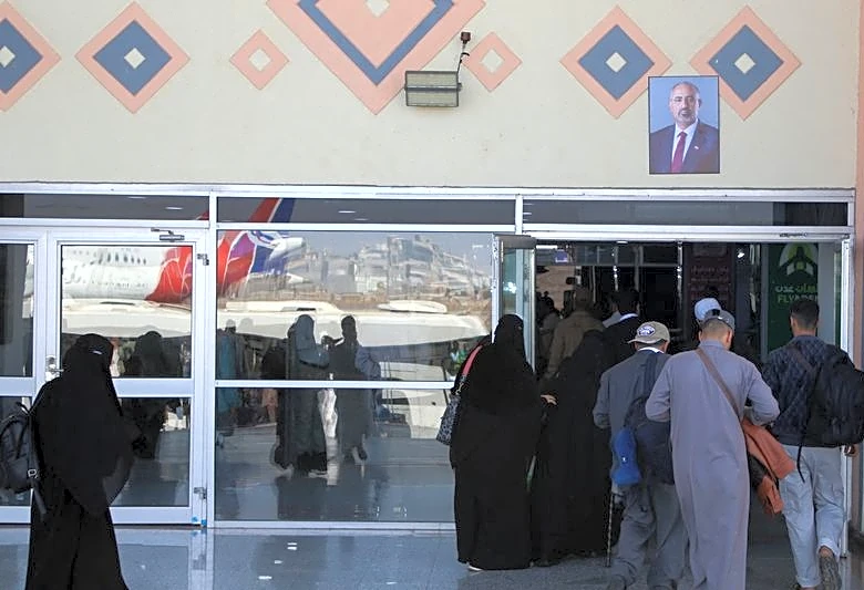 Houthis attack Aden airport as fighting intensifies in Yemen