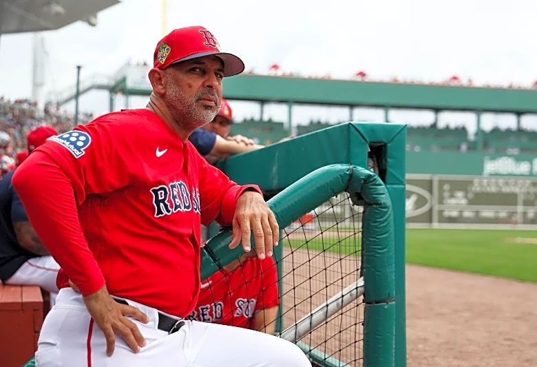 Report: Alex Cora declines chance to manage Phillies