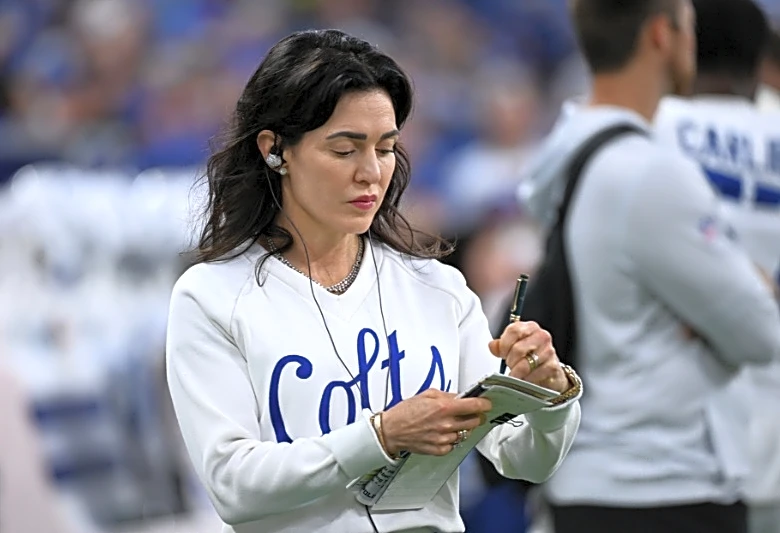 Colts owner Carlie Irsay-Gordon defends presence on sideline