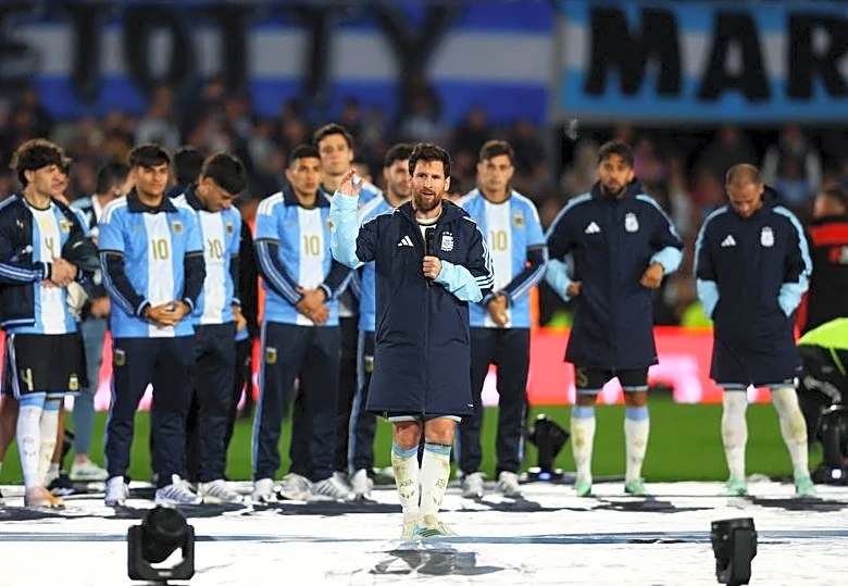 Soccer-Ronaldo hails Messi after Argentina great says he already misses national team