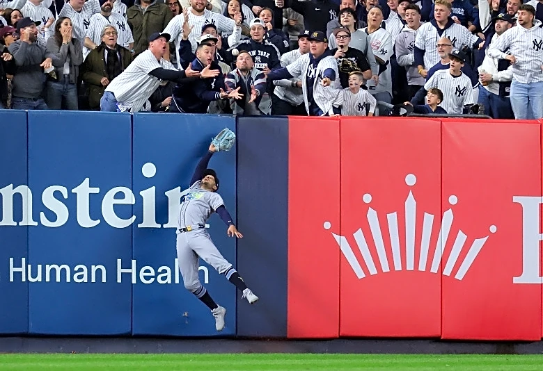 Rays, benefiting from fan-interference call, complete sweep of Yankees