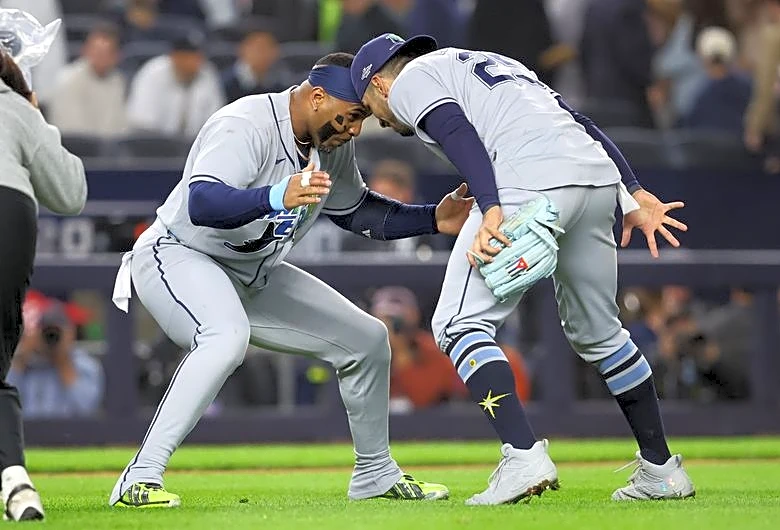 MLB roundup: Rays, Dodgers, Brewers wrap up division series