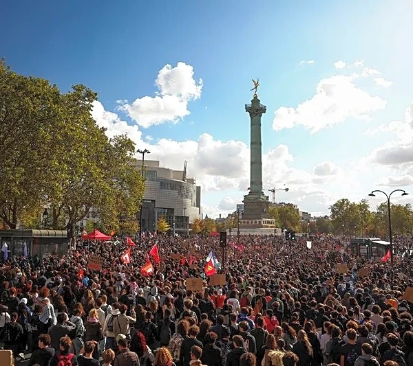 French students keep up protest pressure with some demonstrations hit by violence