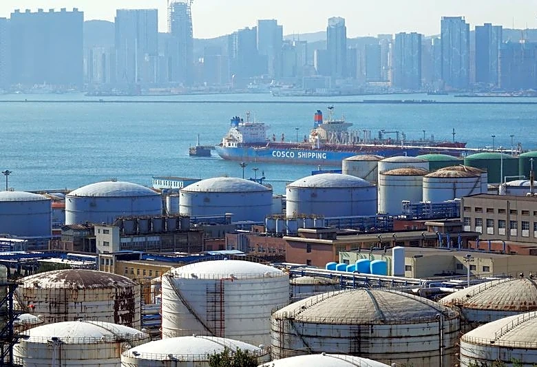 China to resume October fuel exports after a brief halt, four trade sources say