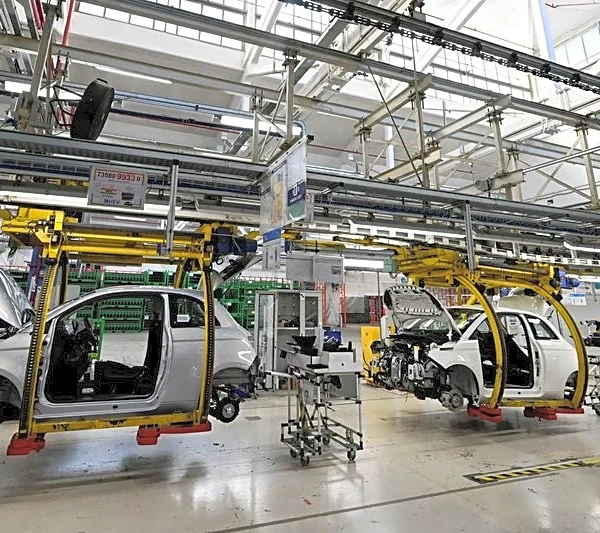 Italy industrial output dives unexpectedly in August