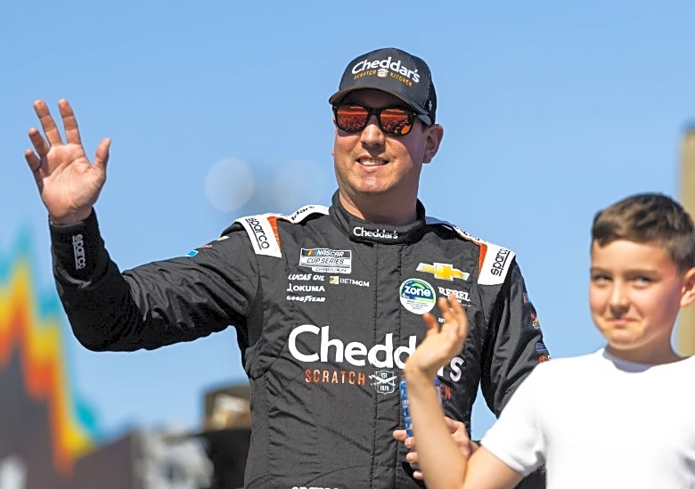 Kyle Busch's 11-year-old son does burnouts at Charlotte memorial event