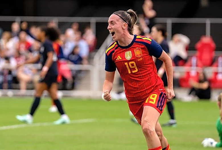 Soccer-US will learn from bruising friendly defeat by Spain, says Hayes
