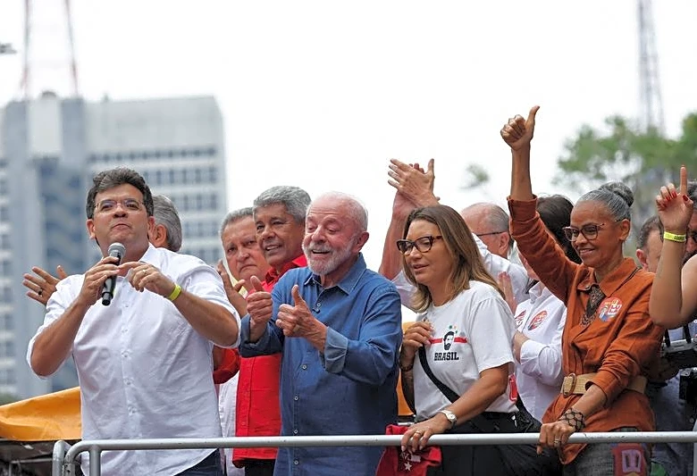 Rallying in Sao Paulo, presidential candidates seek votes and political support