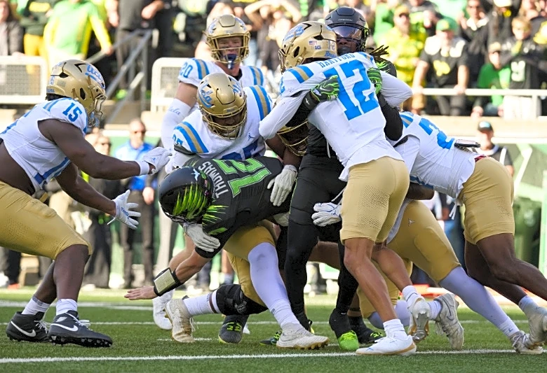 Big Ten: Officials gave Oregon incorrect spot on conversion try in loss to UCLA
