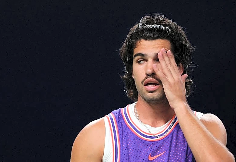 Tennis-Bergs shocks Alcaraz in Shanghai as Zverev claims year-end top ranking
