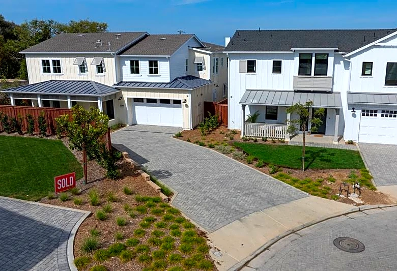 Analysis-US yield surge triggers mortgage hedging, adds to bond market pressure