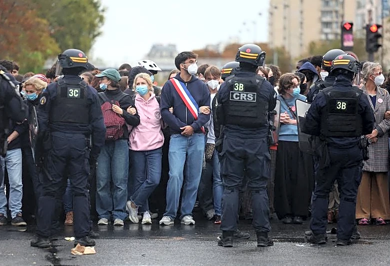 Greta Thunberg joins French teens on new day of school protests