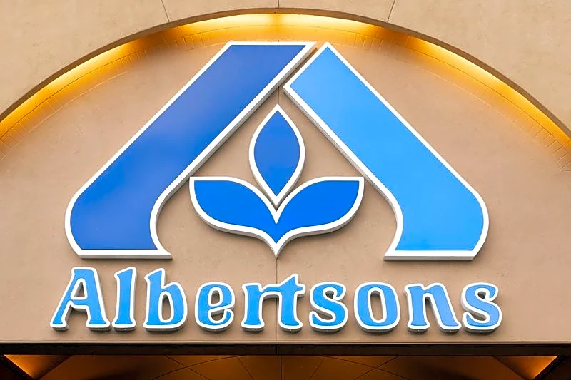 US grocer Albertsons pulls annual outlook, accelerates turnaround efforts
