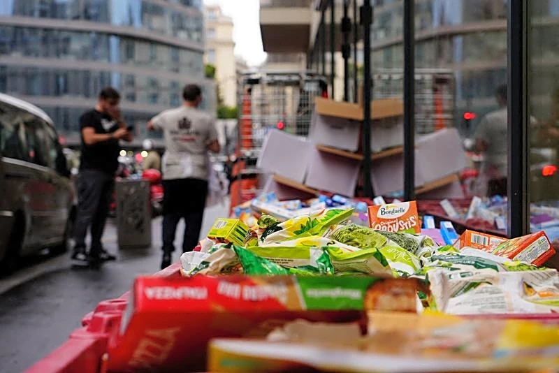 Investigators hunt French supermarket fridge hackers, no claim of responsibility