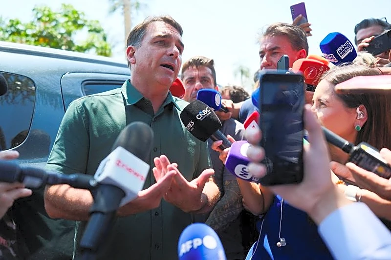 Brazil's Flavio Bolsonaro reverses course, backs end to six-day workweek