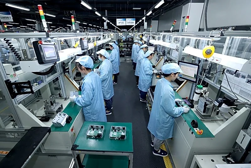 China factory-gate inflation heats up as commodity costs rise, CPI lags forecasts