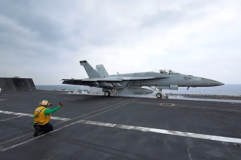 French navy chief sees no threat to US catapult supply for future carrier