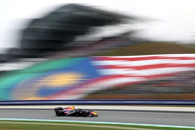 Motor racing-Malaysia considering bringing F1 race back, minister says