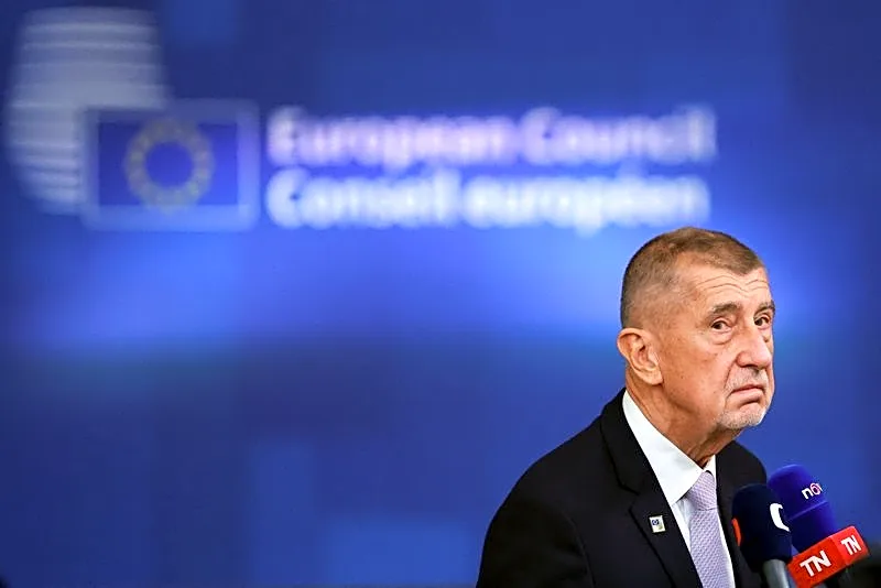 EU leaders kick off summit with wrangles over high energy prices and spending