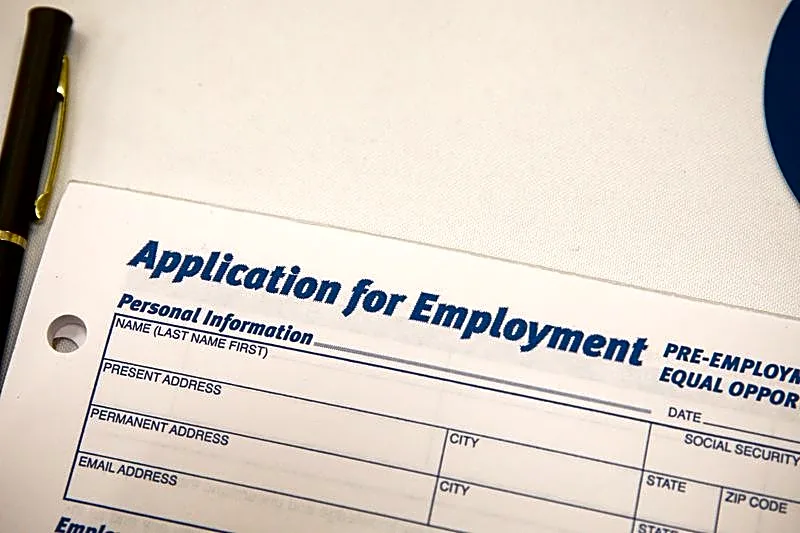 US weekly jobless claims rise marginally amid low layoffs