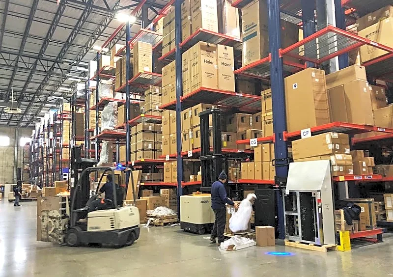 US business inventories rise moderately in August