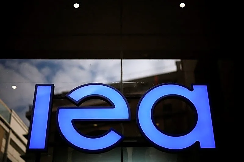 IEA to speed up oil stocks release including over 20 million barrels of diesel