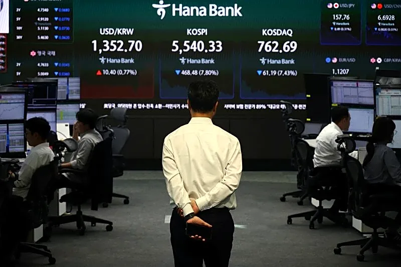 Global stocks edge lower as AI and rate fears hit tech